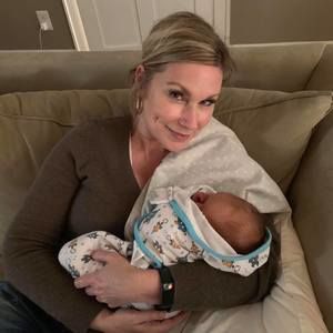 Meet your Posher, Mona